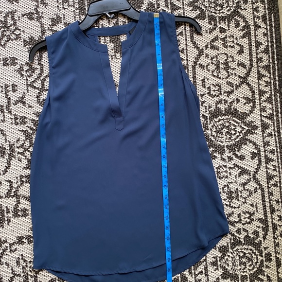 NWT Ro&De V-neck sleeveless navy blouse top. XS - Picture 5 of 7